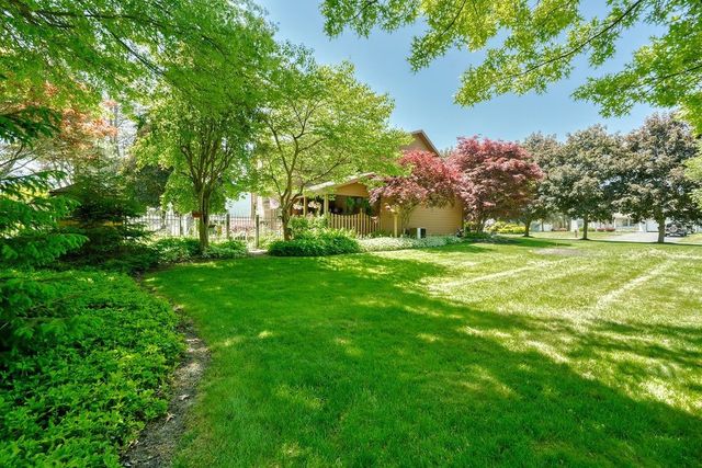399 Thrushwood Lane, Webster, NY 14580