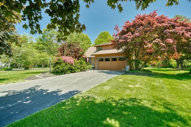 399 Thrushwood Lane, Webster, NY 14580