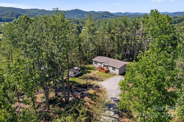 102 Kiwassa Lane, Hendersonville, NC 28792