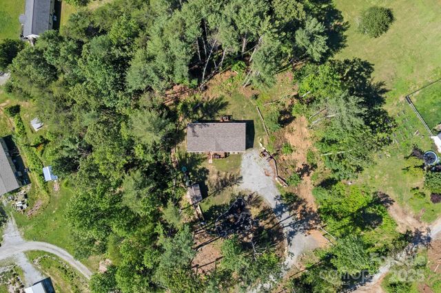 102 Kiwassa Lane, Hendersonville, NC 28792