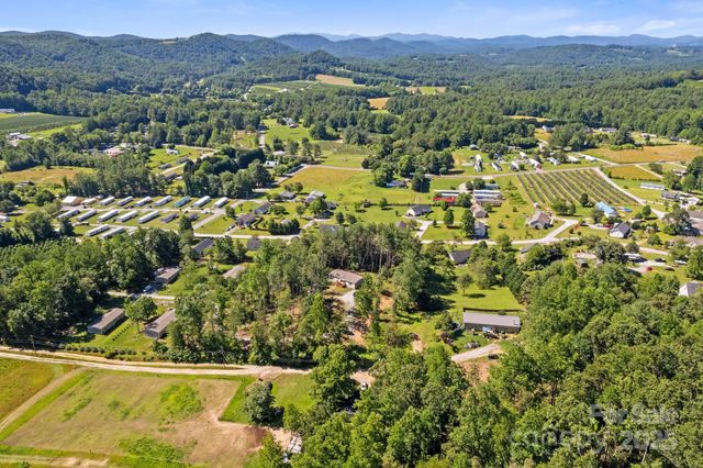 102 Kiwassa Lane, Hendersonville, NC 28792