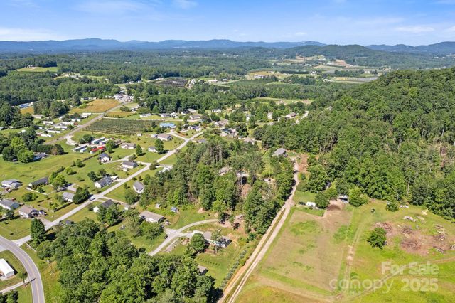102 Kiwassa Lane, Hendersonville, NC 28792