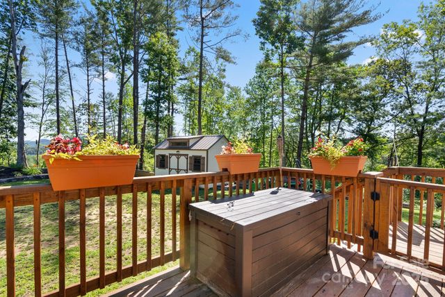 102 Kiwassa Lane, Hendersonville, NC 28792