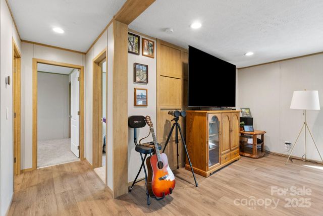 102 Kiwassa Lane, Hendersonville, NC 28792