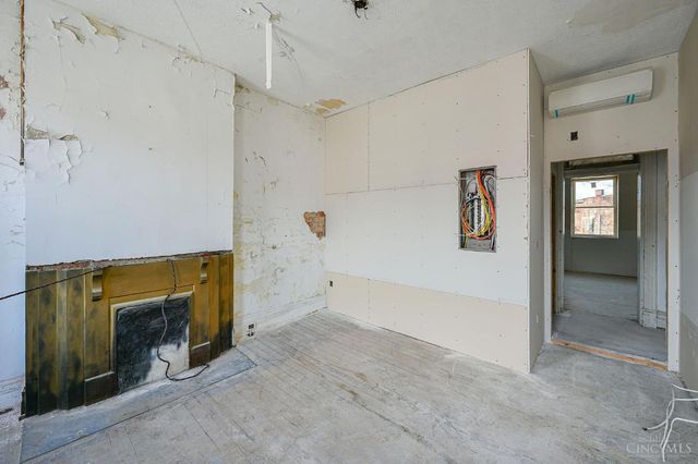 1913 Central Avenue, Cincinnati, OH 45214