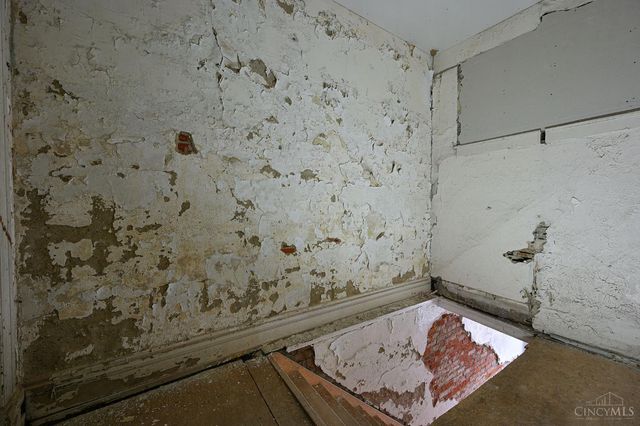 1913 Central Avenue, Cincinnati, OH 45214