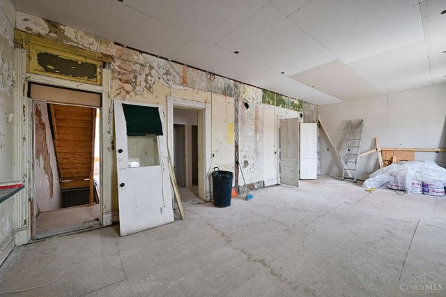 1913 Central Avenue, Cincinnati, OH 45214