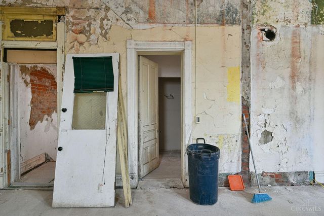 1913 Central Avenue, Cincinnati, OH 45214