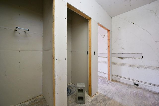 1913 Central Avenue, Cincinnati, OH 45214