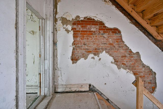 1913 Central Avenue, Cincinnati, OH 45214