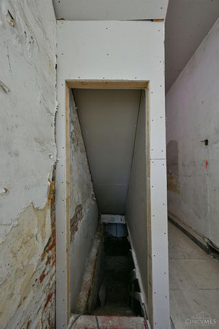 1913 Central Avenue, Cincinnati, OH 45214