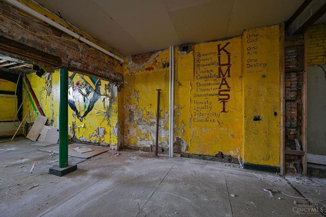 1913 Central Avenue, Cincinnati, OH 45214