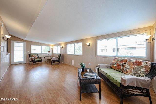 11040 W SALEM Drive, Sun City, AZ 85351