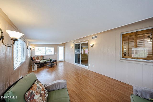 11040 W SALEM Drive, Sun City, AZ 85351