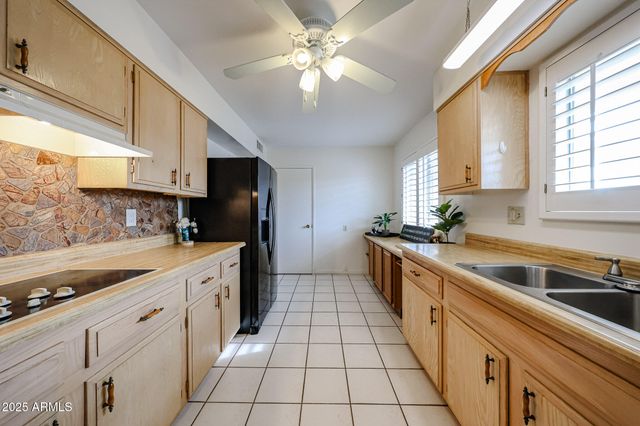 11040 W SALEM Drive, Sun City, AZ 85351