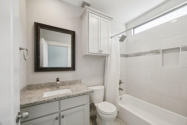 608 W 28th Street B, Houston, TX 77008