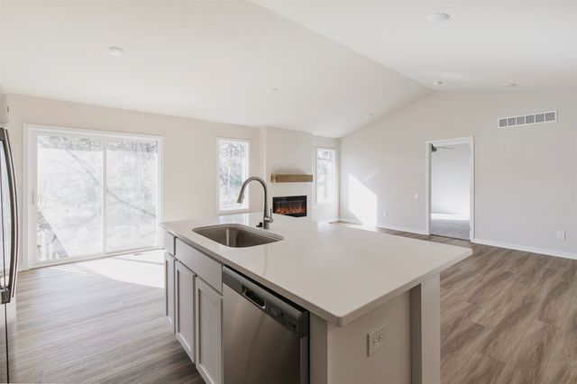 1000 Commons Court, Carlisle, IA 50047