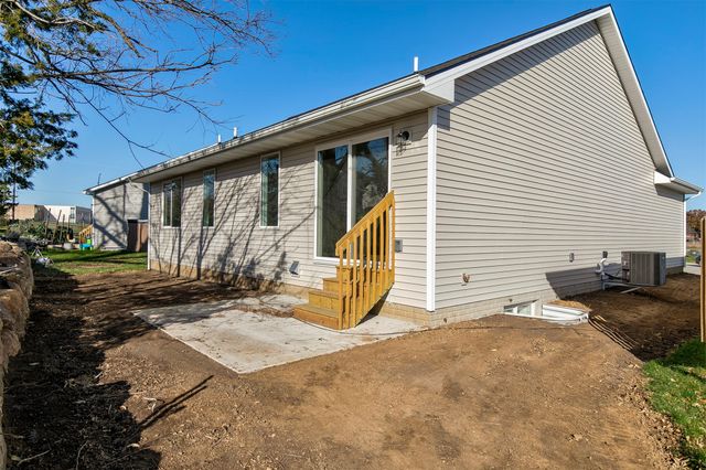 1000 Commons Court, Carlisle, IA 50047