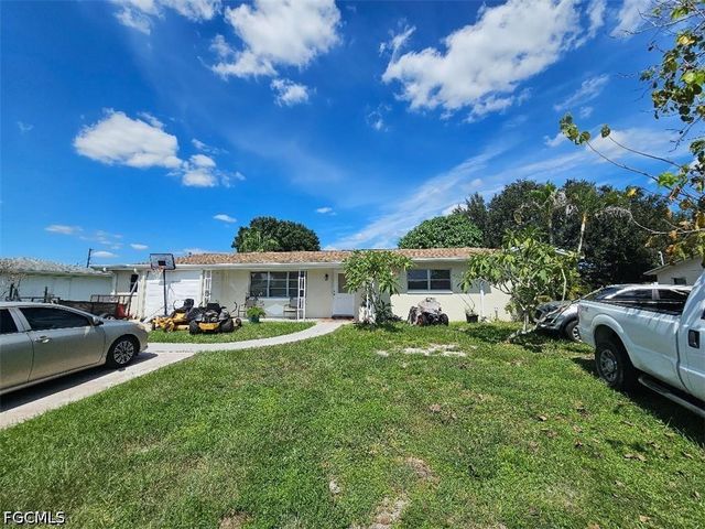 1521 Huntdale ST E, Lehigh Acres, FL 33936