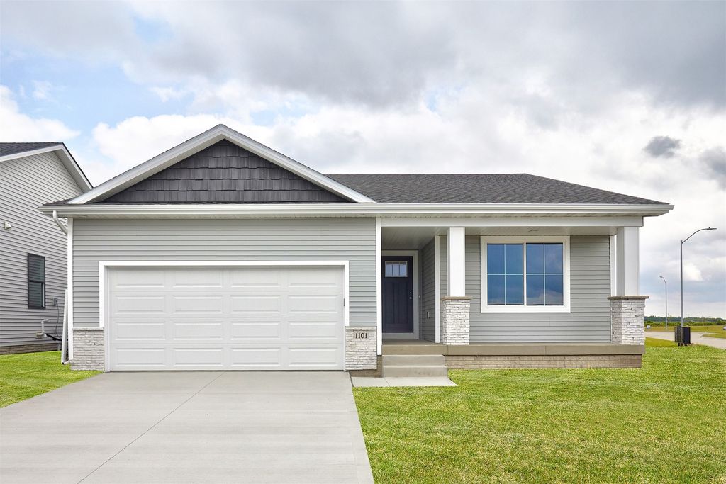 1101 Featherstone Avenue NE, Bondurant, IA 50035