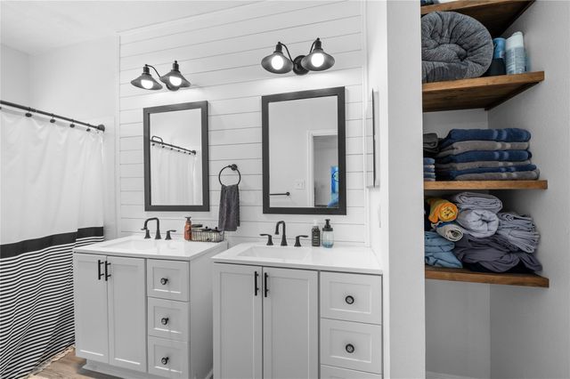 18809 Egret Bay Boulevard 313, Webster, TX 77058