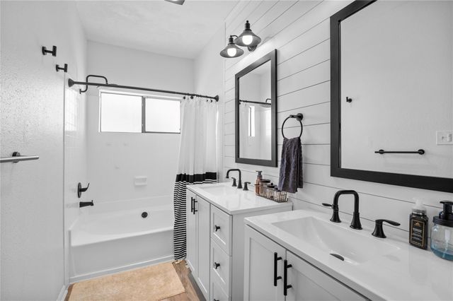 18809 Egret Bay Boulevard 313, Webster, TX 77058