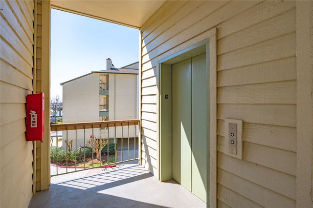 18809 Egret Bay Boulevard 313, Webster, TX 77058