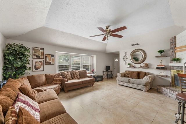 3204 Seaboard Drive, Arlington, TX 76014