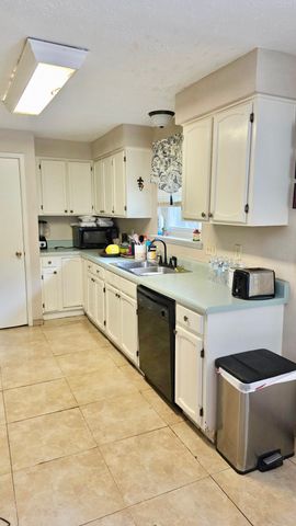 3204 Seaboard Drive, Arlington, TX 76014