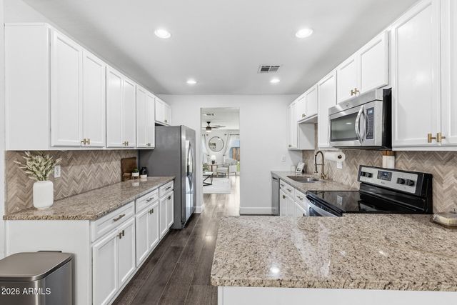 1701 W FAIRMOUNT Avenue, Phoenix, AZ 85015