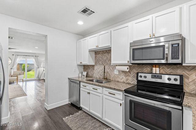 1701 W FAIRMOUNT Avenue, Phoenix, AZ 85015