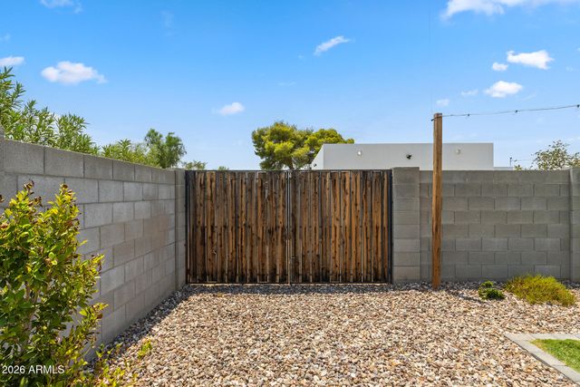 1701 W FAIRMOUNT Avenue, Phoenix, AZ 85015