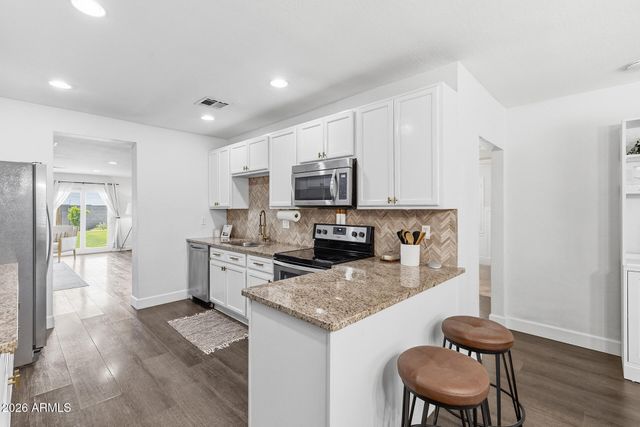 1701 W FAIRMOUNT Avenue, Phoenix, AZ 85015