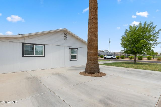 1701 W FAIRMOUNT Avenue, Phoenix, AZ 85015
