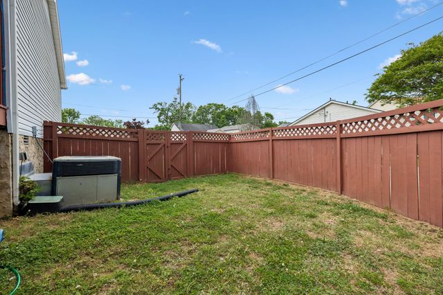 111 River Bend Rd, Hendersonville, TN 37075