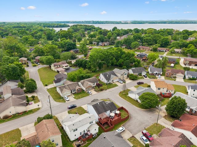 111 River Bend Rd, Hendersonville, TN 37075