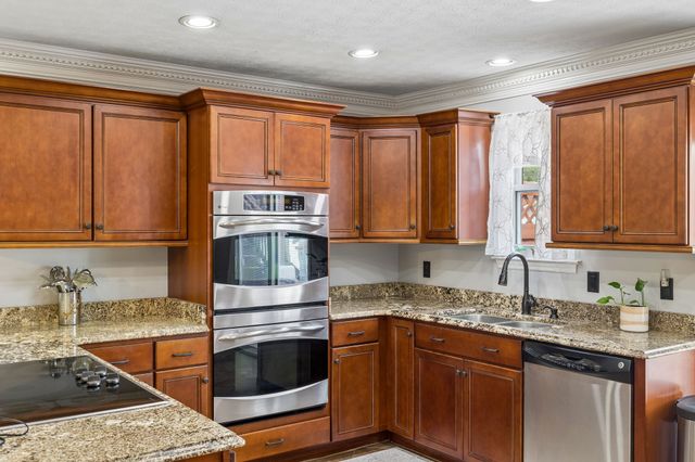 111 River Bend Rd, Hendersonville, TN 37075