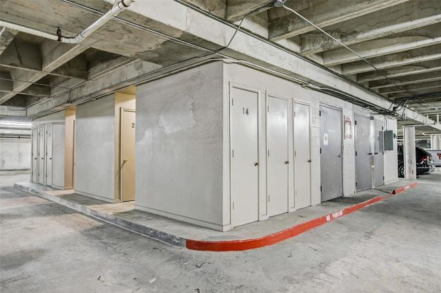 5200 Weslayan Street 204, Houston, TX 77005