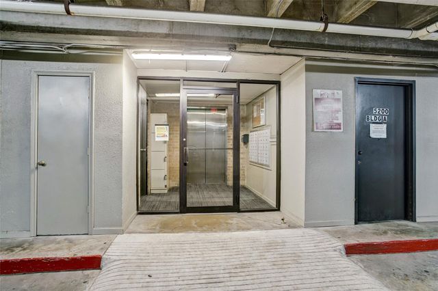 5200 Weslayan Street 204, Houston, TX 77005