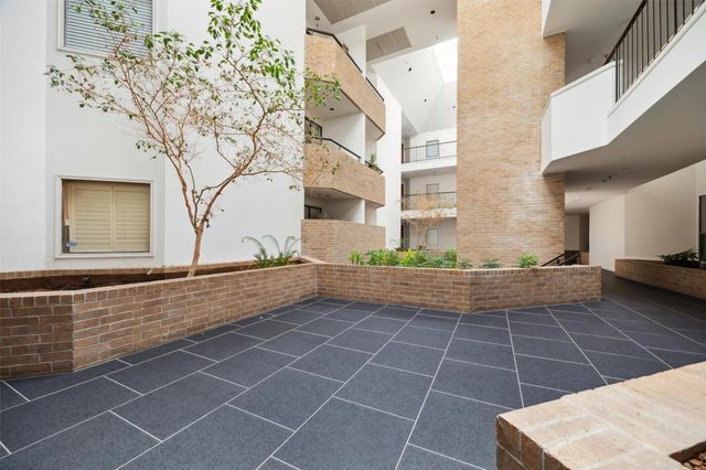 5200 Weslayan Street 204, Houston, TX 77005