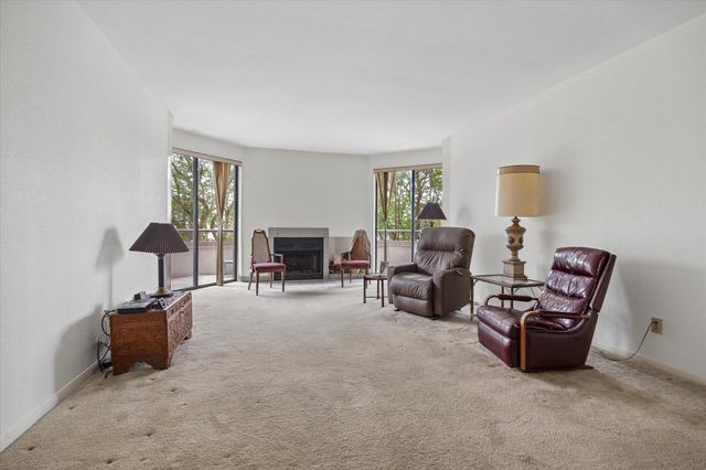 5200 Weslayan Street 204, Houston, TX 77005