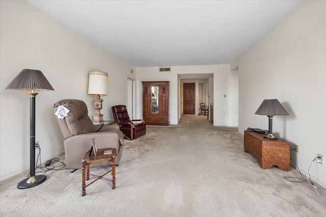 5200 Weslayan Street 204, Houston, TX 77005