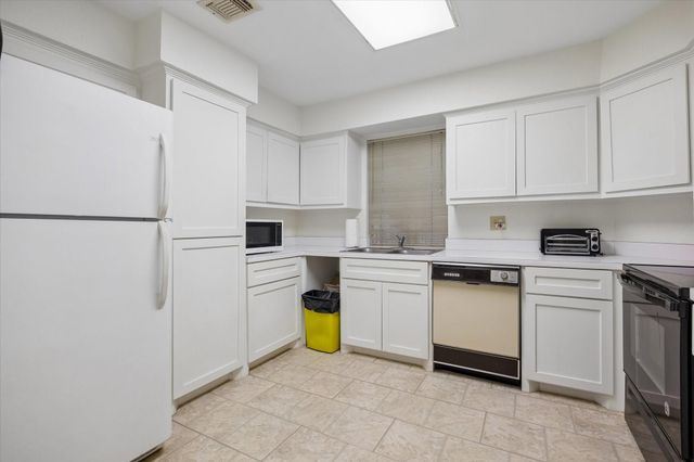 5200 Weslayan Street 204, Houston, TX 77005