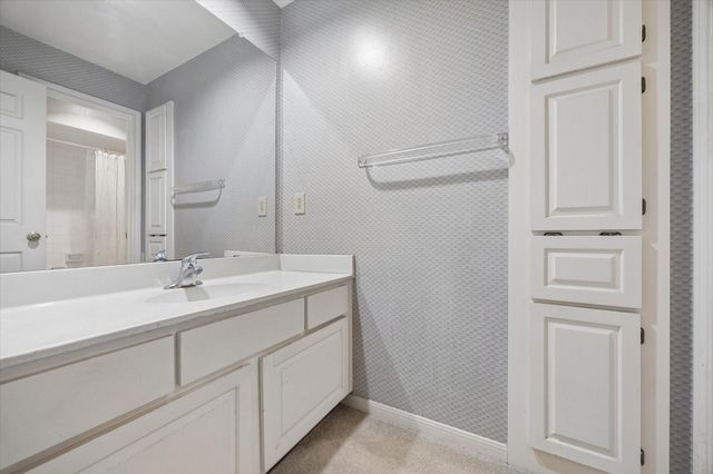 5200 Weslayan Street 204, Houston, TX 77005