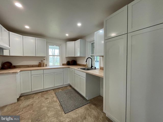 71 W SECOND MOUNTAIN RD, Pottsville, PA 17901