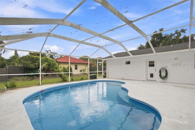 210 LAKE HOBBS ROAD, Lutz, FL 33548