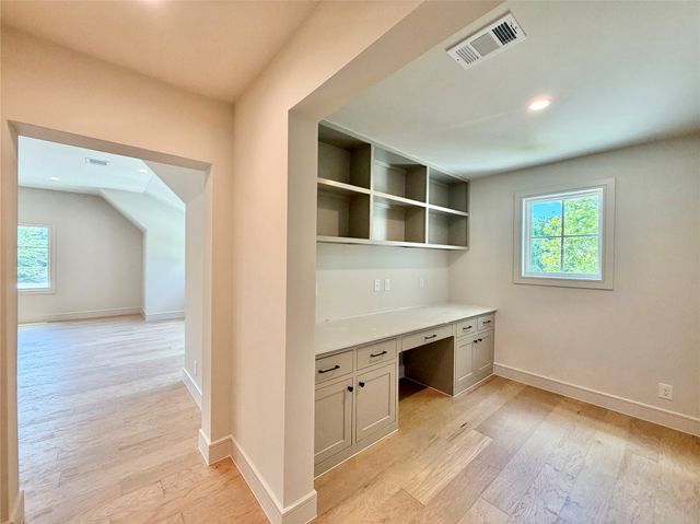 820 Edgefield Road, Fort Worth, TX 76107