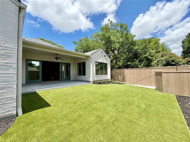 820 Edgefield Road, Fort Worth, TX 76107