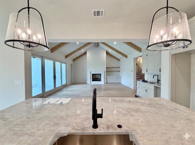 820 Edgefield Road, Fort Worth, TX 76107