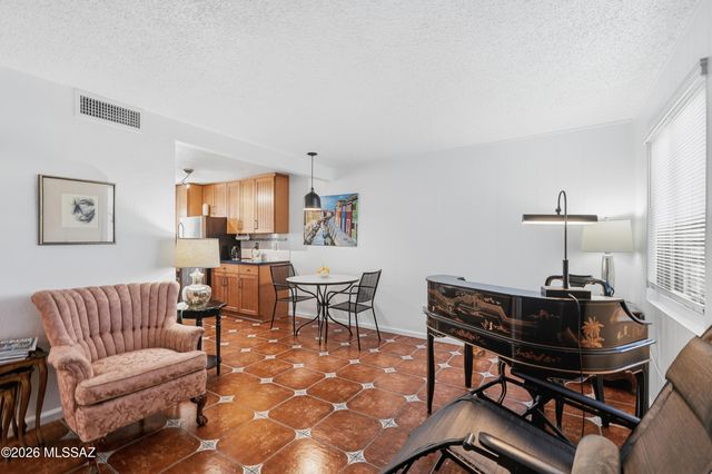 248 S Paseo Lobo Unit D, Green Valley, AZ 85614